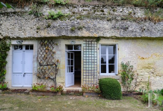 A château and its hamlet on the edge of a forest in the heights of a village near Amboise, In Indre-et-Loire - photo  n°26